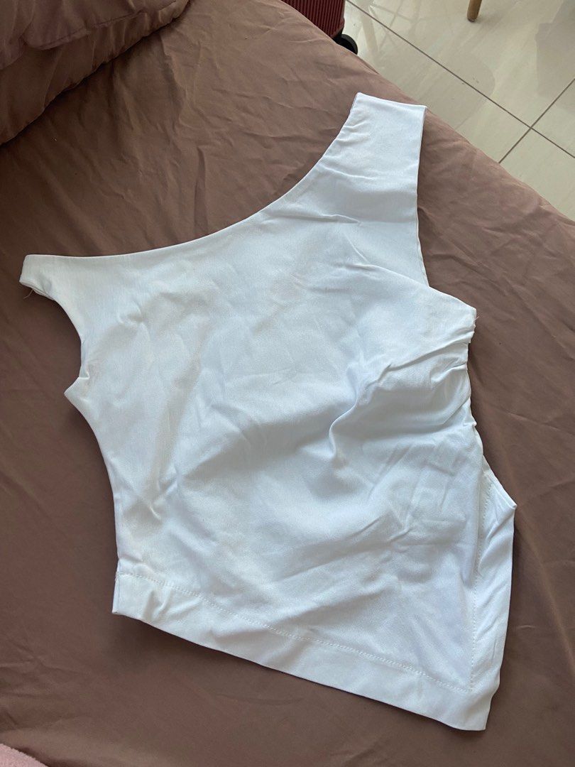 White One Shoulder Top [BRAND NEW] (Category: Sleeveless) located in Manila. Submitted by cinnamaldehyde (Listing ID 1313266846, Image 2). Description: -Brand New, Never Used -Zara dupe -RFS: Small doesn’t fit me.