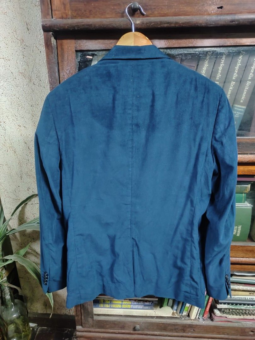 3/2 cotton sports coat by pine&eagle (Category: Coats, Jackets and Outerwear) located in Baguio. Submitted by migs_act (Listing ID 1315633563, Image 2). Description: Selling this sports coat by Pine&eagle from my personal closet. Fits medium best features: -fully lined -fabric is like micro corduroy, very soft like velvet -patch pockets -minimal shoulder padding -made in italy -3/2 design - single vent dimensions: Shoulders 17" sleeves 24.5" wais