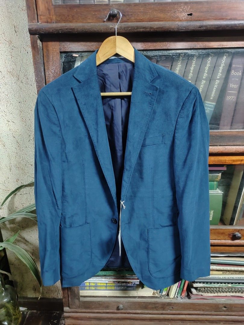 3/2 cotton sports coat by pine&eagle (Category: Coats, Jackets and Outerwear) located in Baguio. Submitted by migs_act (Listing ID 1315633563, Image 1). Description: Selling this sports coat by Pine&eagle from my personal closet. Fits medium best features: -fully lined -fabric is like micro corduroy, very soft like velvet -patch pockets -minimal shoulder padding -made in italy -3/2 design - single vent dimensions: Shoulders 17" sleeves 24.5" wais