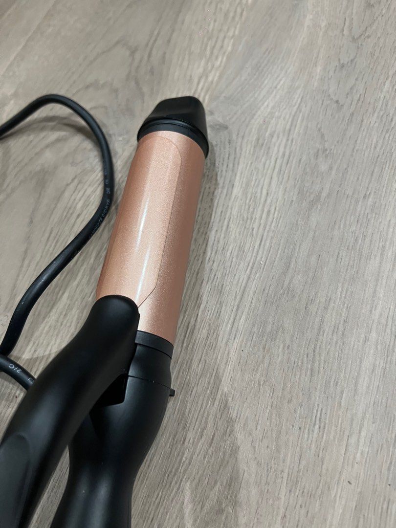 32mm Barrel Curling Iron (Category: Hair) located in Manila. Submitted by declutterwmexx (Listing ID 1315643911, Image 3). Description: Bought this for around 2500-3k Used this less than 5 times. No flaws. RFS: had my hair cut short so i dont use this anymore. .