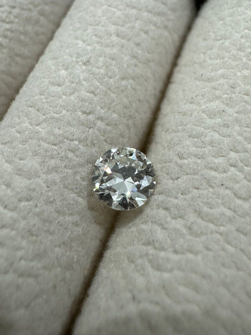 .50 carat round natural diamond VS-2 (Category: Precious Stones) located in Zaragoza. Submitted by abegayler (Listing ID 1315636539, Image 2). Description: .542 carat J color VS-2!! No inclusions With cgl certificate Super ganda in person Rfs: bought a higher carat for setting .