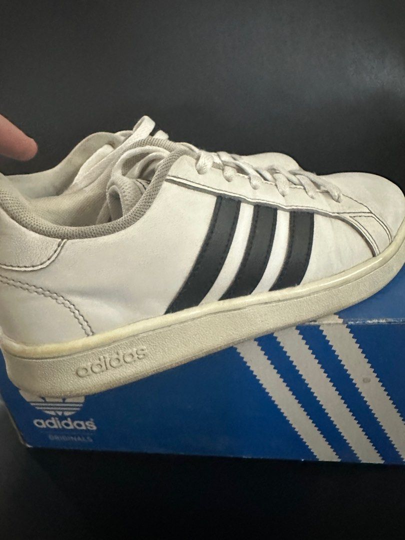 Adidas Grand Court (Category: Sneakers) located in Pasig City. Submitted by kricalin (Listing ID 1315589105, Image 1). Description: Teens US3 22cm.