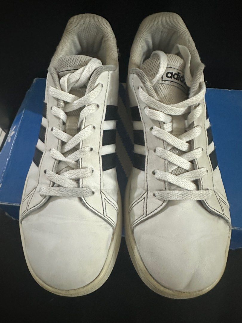 Adidas Grand Court (Category: Sneakers) located in Pasig City. Submitted by kricalin (Listing ID 1315589105, Image 2). Description: Teens US3 22cm.