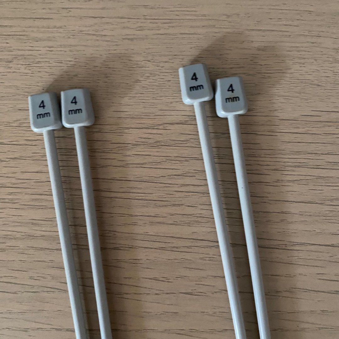 Aero 4mm Knitting Needles, Hobbies & Toys, Stationery & Craft, Craft