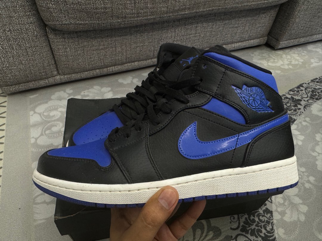 aj1 mid black hyper royal