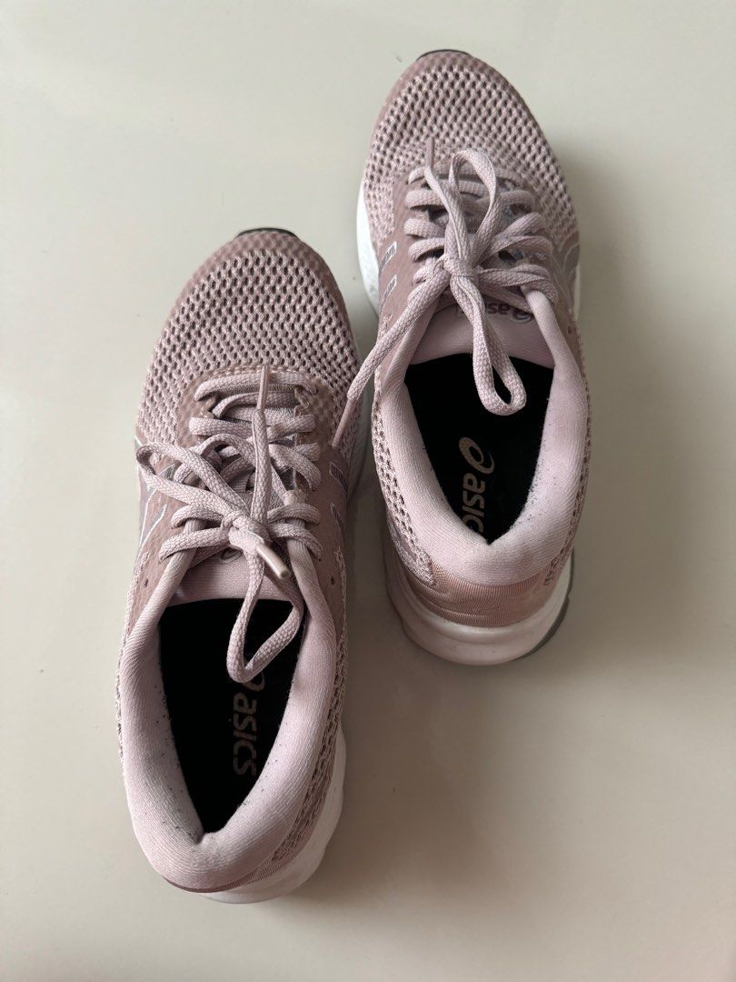 Asics running shoes size 6 (Category: Sneakers) located in Pasig City. Submitted by litlabels (Listing ID 1315518238, Image 1). Description: Asics running shoes Size 6 Used for less than 5x Bought for P4,950. Selling for 2.5k — dropping to 2,200 negotiable No issues RFS: Changed running shoes. .