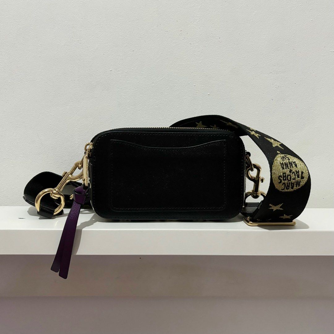 Authentic Marc Jacobs X Anna Sui Snapshot Bag (Category: Cross-body Bags) located in Manila. Submitted by riecart (Listing ID 1315591018, Image 2). Description: Authentic Marc Jacobs X Anna Sui Snapshot Bag Condition: Excellent, Used for a few times only Comes with a dust bag RFS: Decluttering Location: Santa Cruz, Manila Mode of Payment: Gcash, Maya, BDO Mode of Delivery: J&T, LBC, Flash Express, Lalamove.