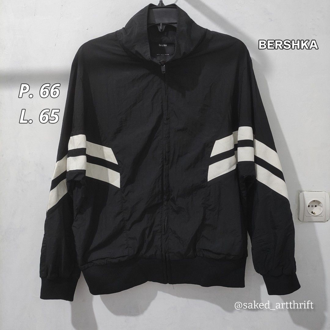 BERSHKA NYLON JACKET BERSHKA COLLORBLOCK CASUAL JACKET WINDBREAKER CASUAL JACKET Fesyen Pria Pakaian Baju Luaran di Carousell