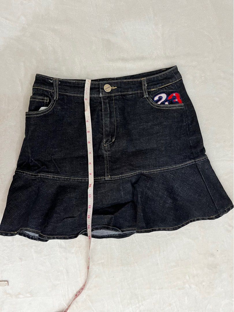 Black Y2K Ruffle Denim Skirt (Category: Skirts) located in Quezon City. Submitted by fromfairydust (Listing ID 1315684484, Image 2). Description: .