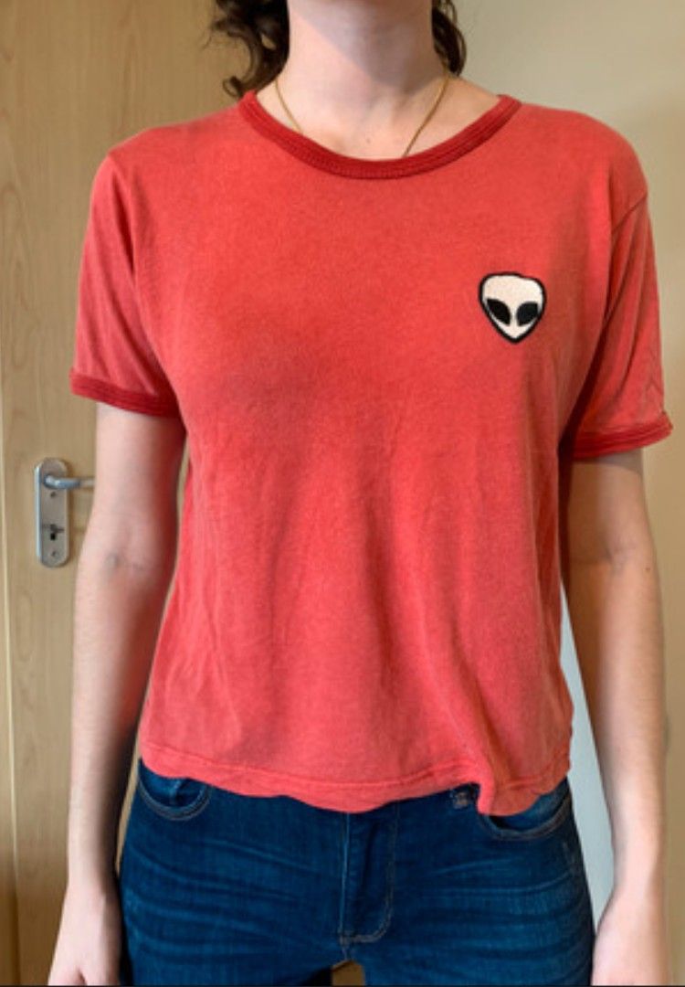 Brandy melville t shirt alien outlet