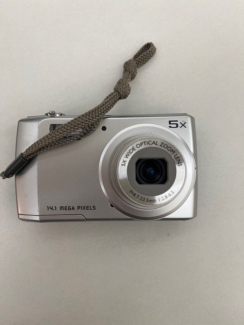 CASIO EXILIM 14.1メガピクセル デジタルカメラ Casio Exilim 14.1 Mega Pixel 5x wide optical zoom lens Digital