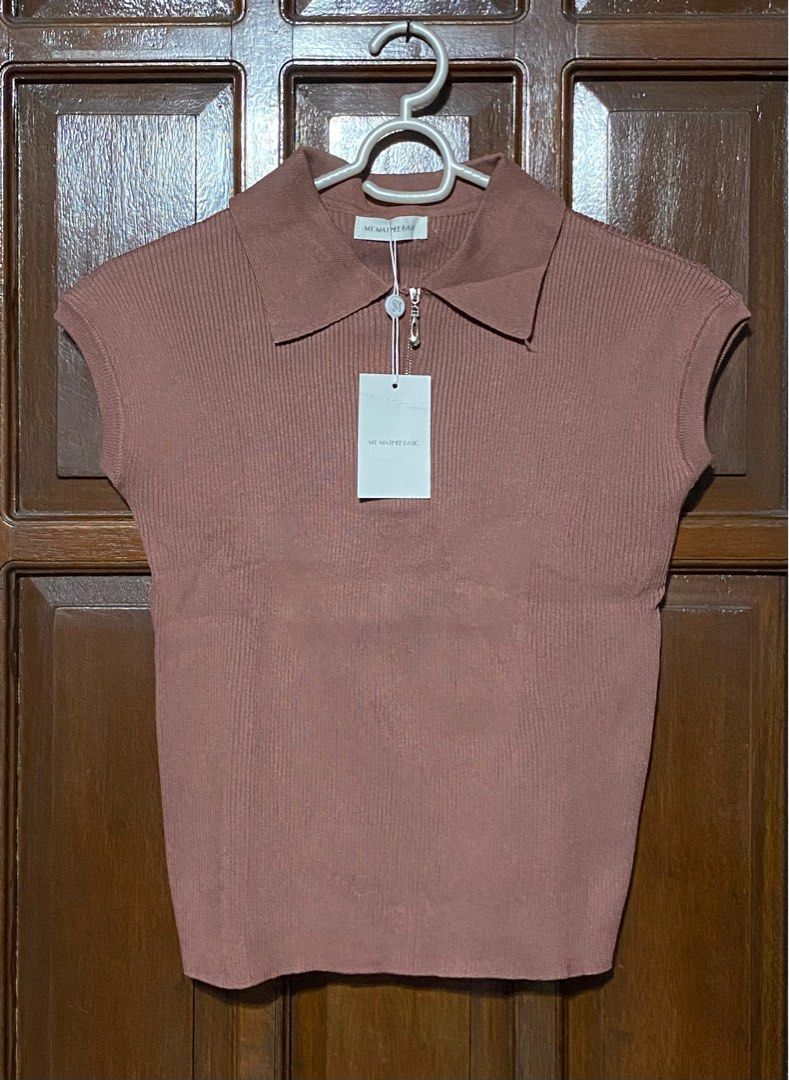 Collared zipper top - choco (Category: Blouses) located in Quezon City. Submitted by goodstuff_4sale (Listing ID 1315685706, Image 1). Description: new w tag ribbed knit , zipper top choco free size to 2XL very stretchy chest 19” to 26” length 22” Gcash grab lalamove jrs j&t.