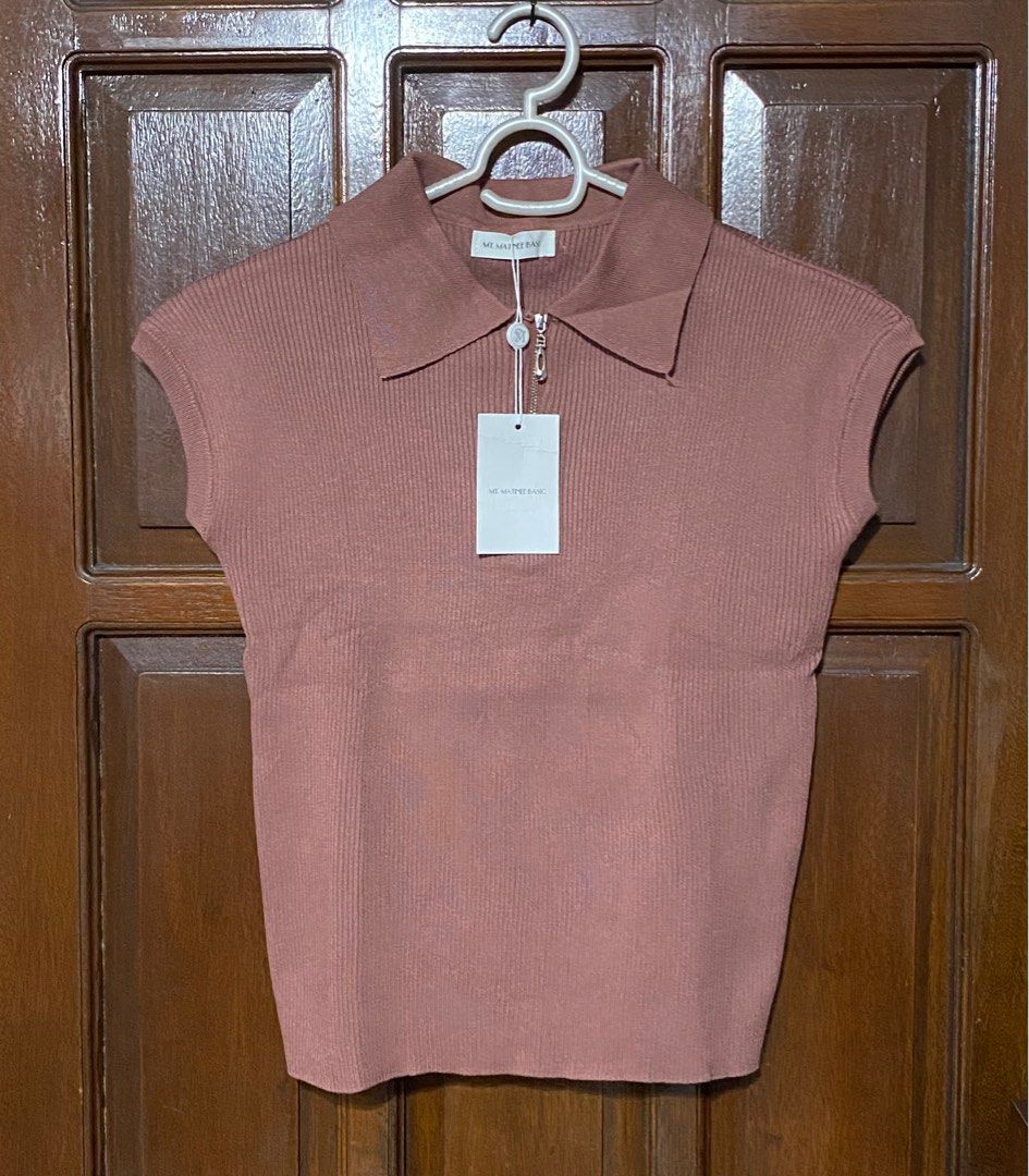 Collared zipper top - choco (Category: Blouses) located in Quezon City. Submitted by goodstuff_4sale (Listing ID 1315685706, Image 2). Description: new w tag ribbed knit , zipper top choco free size to 2XL very stretchy chest 19” to 26” length 22” Gcash grab lalamove jrs j&t.