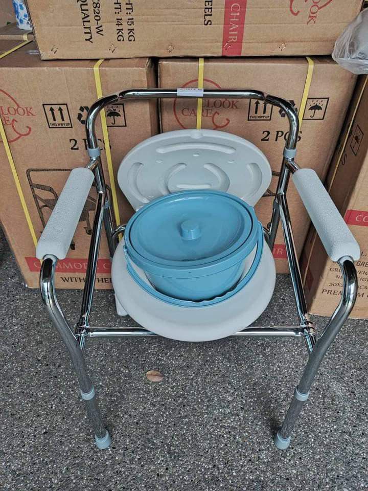 Commode chair (Category: Wheelchairs) located in Quezon City. Submitted by noblebear_da8751 (Listing ID 1315524828, Image 3). Description: with foam and wheels 3400 with foam without wheels 2800 skeleton type without wheels 2500 skeleton type with wheels 3300 same day delivery cop cod gcash and Bank transfer payment accepted.