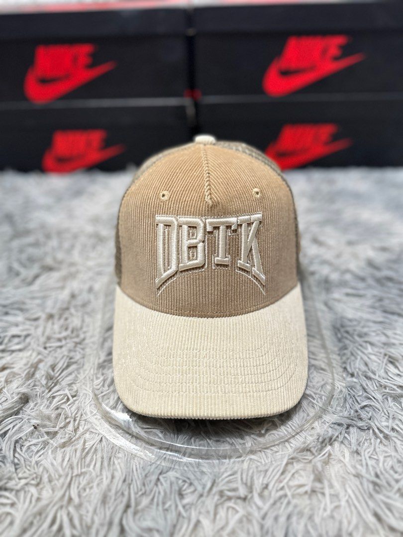 DBTK Trucker Cap ‘Beige Corduroy’ (Category: Caps & Hats) located in Quezon City. Submitted by oneselect_ (Listing ID 1315656058, Image 1). Description: DBTK Trucker Cap ‘Beige Corduroy’ Used once/twice With free cap case ₱1,495 📍North Caloocan.