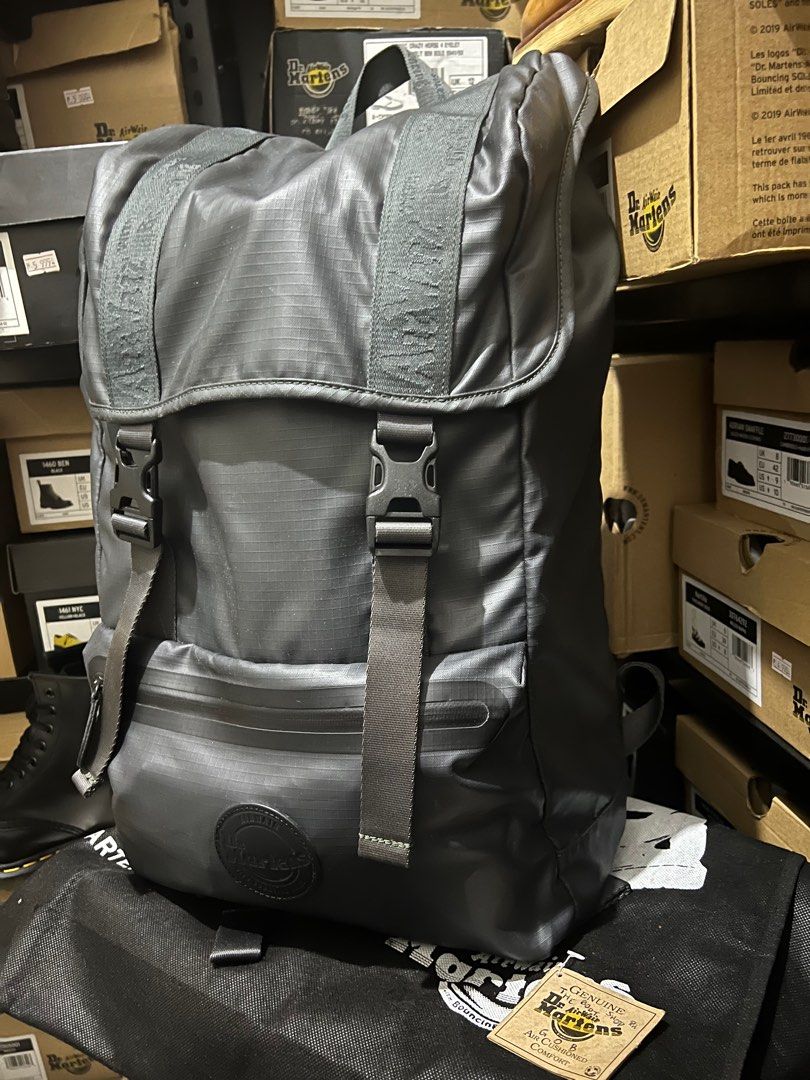 Dr. Martens Backpack 🎒 (Category: Backpacks) located in Quezon City. Submitted by edsantos27 (Listing ID 1315646724, Image 3). Description: Porseyl Only no swap Dr. Martens Backpack 🎒 Modelo P5,999 non negotiable Used a couple of times still presentable With laptop compartment and side zipper Pm me if interested .