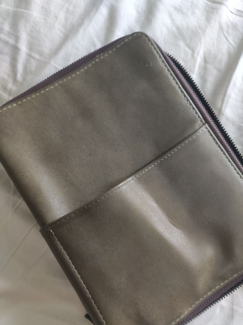 EDC Portfolio / Travel / Keep It Mnl (Category: Belt bags, Clutches and Pouches) located in Manila. Submitted by lepreal21 (Listing ID 1315636261, Image 1). Description: Keep It Mnl Portfolio Dimensions in photos. .