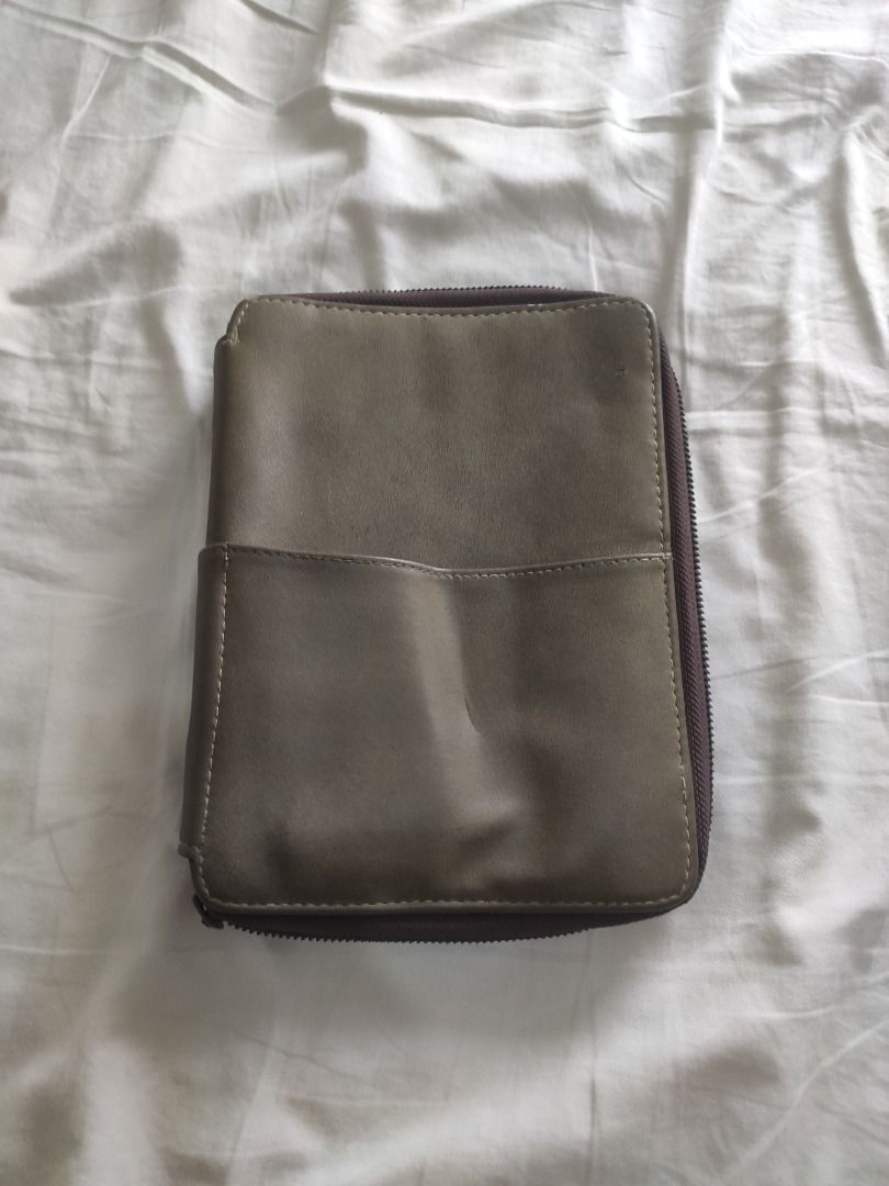 EDC Portfolio / Travel / Keep It Mnl (Category: Belt bags, Clutches and Pouches) located in Manila. Submitted by lepreal21 (Listing ID 1315636261, Image 2). Description: Keep It Mnl Portfolio Dimensions in photos. .