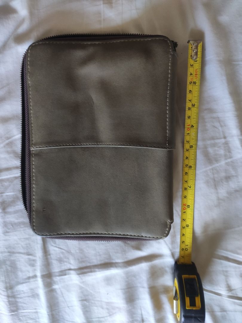 EDC Portfolio / Travel / Keep It Mnl (Category: Belt bags, Clutches and Pouches) located in Manila. Submitted by lepreal21 (Listing ID 1315636261, Image 3). Description: Keep It Mnl Portfolio Dimensions in photos. .