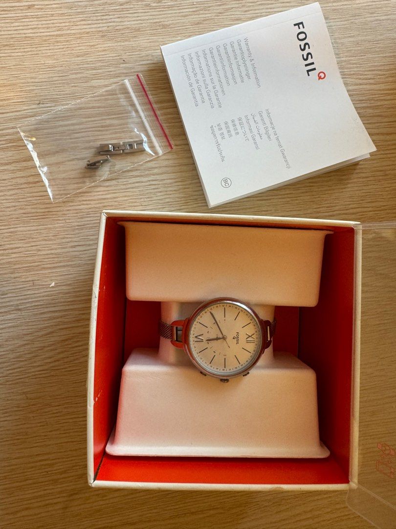 Fossil annette q store