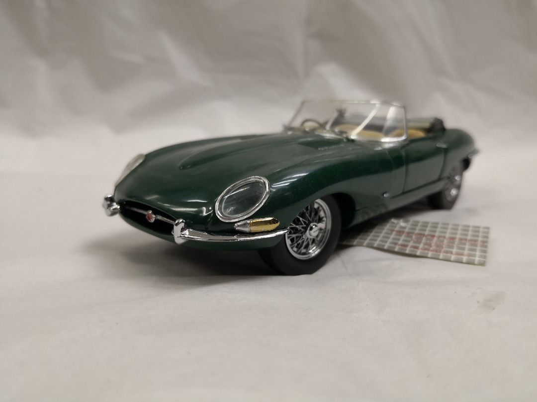 FRANKLIN MINT JAGUAR E-Type 1961 Coupe 1:24 Red Model Car EUR 44,79 - FR
