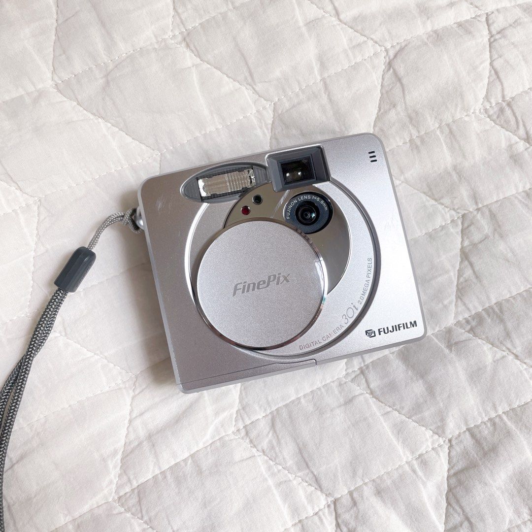 希少品】FUJIFILM FinePix 30i デジタルカメラ 単3電池駆動 希少