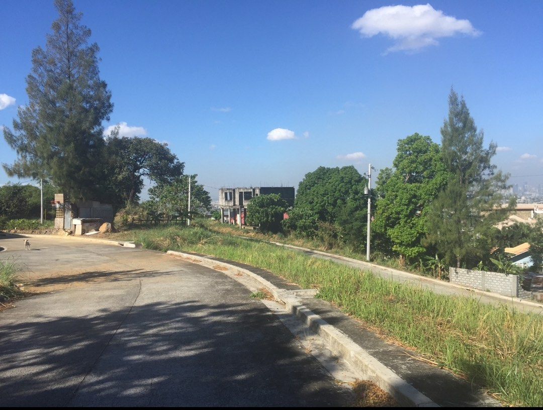 GLENROSE EAST TAYTAY RIZAL (Category: Lot) located in Rizal. Submitted by angelicious3 (Listing ID 1315510332, Image 2). Description: 28k per square meter gated subd 24 hours security clean title overlooking near the clubhouse.