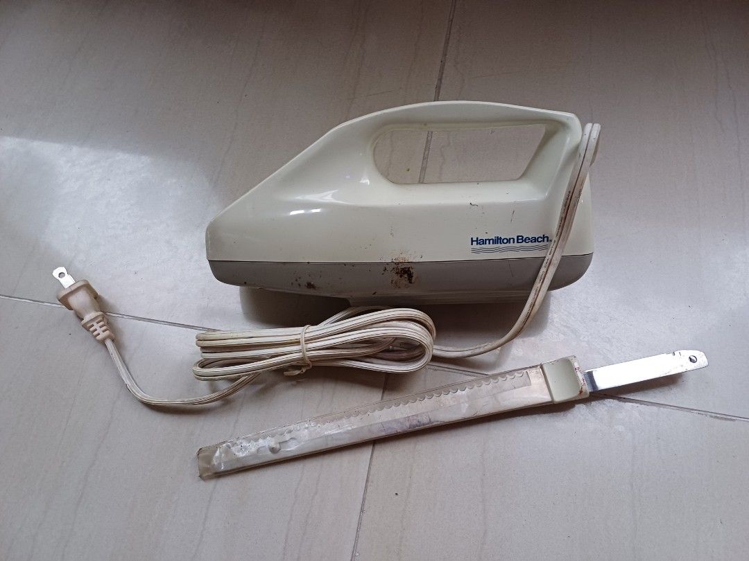 Hamilton beach meat grinder 120V (Category: Knives & Chopping Boards) located in Quezon City. Submitted by potatoiceblended (Listing ID 1315585855, Image 1). Description: never used but there are signs of old stock 120V rfs: decluttering Check out other listings in my page to save shipping costs Loc: Sucat, Parañaque.
