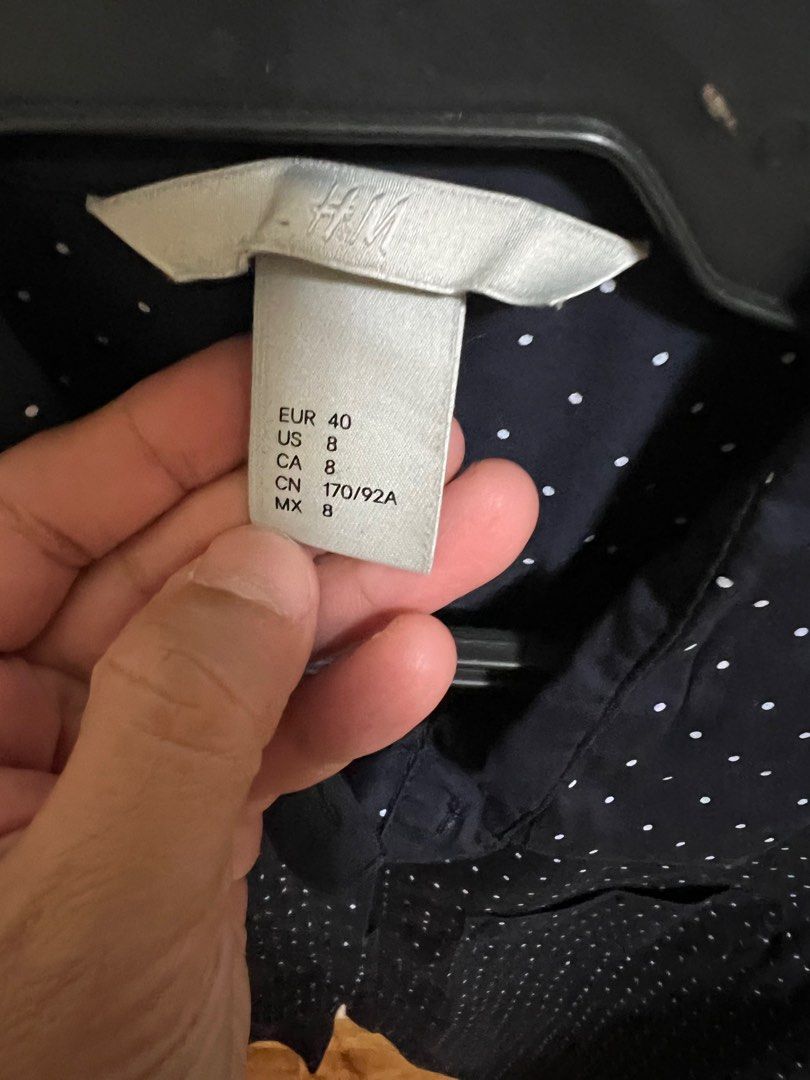 H&M Dotted Long Sleeves Polo (Category: Longsleeves) located in Manila. Submitted by project40 (Listing ID 1315650850, Image 2). Description: Size: Large/loose Medium Material: Stretchy cool fabric Decluttering clothes for space Additional discount if you are purchasing more than 1 item from my listings 😊 Shipping fee c/o buyer Meet up is ok (see preferred locations below) Shipping/pick up c/o and to be booked by buyer.