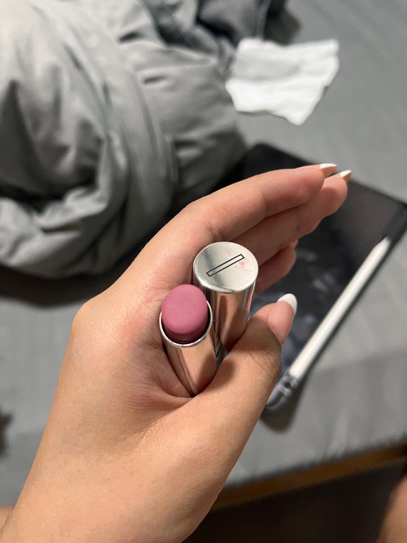 Issy solar balm - Petal (Category: Makeup) located in Manila. Submitted by luchiaa_ (Listing ID 1315580827, Image 2). Description: Old packaging Swatched only.