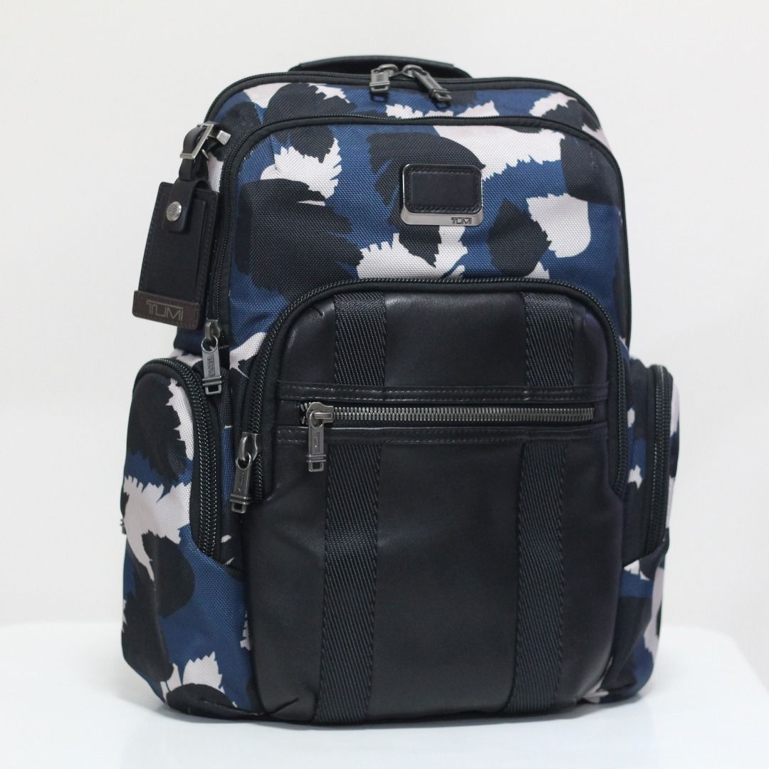 Tumi nellis on sale