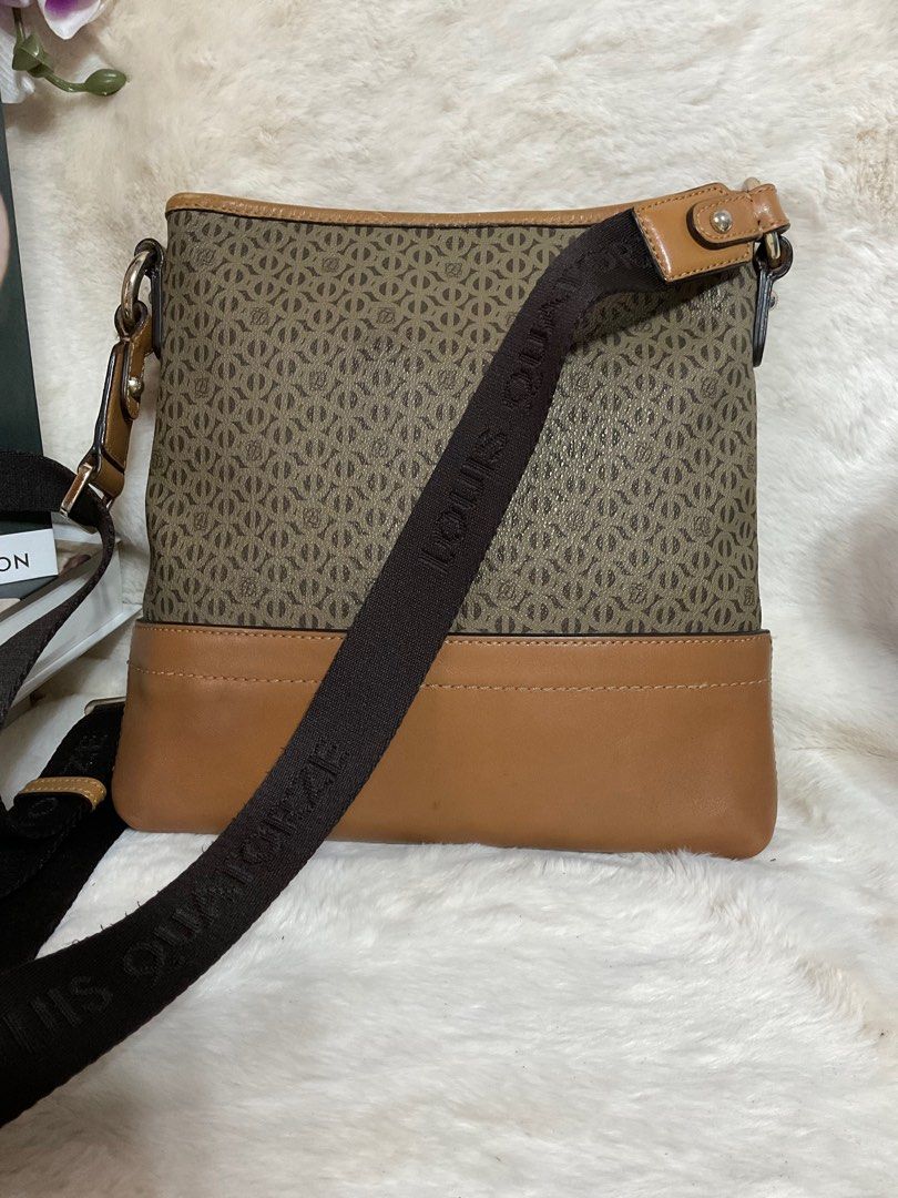 Louis Quatorze Crossbody Bag (Category: Purses & Pouches) located in La Trinidad. Submitted by naravincollections (Listing ID 1315694122, Image 3). Description: LP posted!!! Louis Quatorze Unisex Crossbody Sking Bag Very good condition Matibay na brand All details provided na po sa pics with dirt stain in the insde lining not sure if removable 💸🧧💸🧧Selling Price: 1250 Please scrutinize uploaded pictures for additional details. Send me message 
