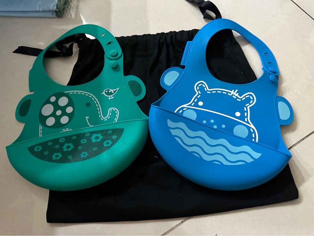 Marcus&Marcus Silicone Bibs Take Both (Category: Weaning & Toddler Feeding) located in Manila. Submitted by inlababoqueen (Listing ID 1315587293, Image 1). Description: Take Both. Lightly used. Decluttering. 📍Masangkay St. Tondo Manila.