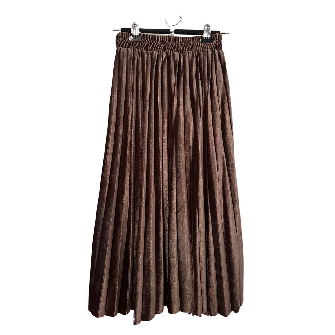 metallic brown long skirt (Category: Skirts) located in Cainta. Submitted by brberry (Listing ID 1315501488, Image 1). Description: will ignore if asked for LP rfs: not my style anymore.