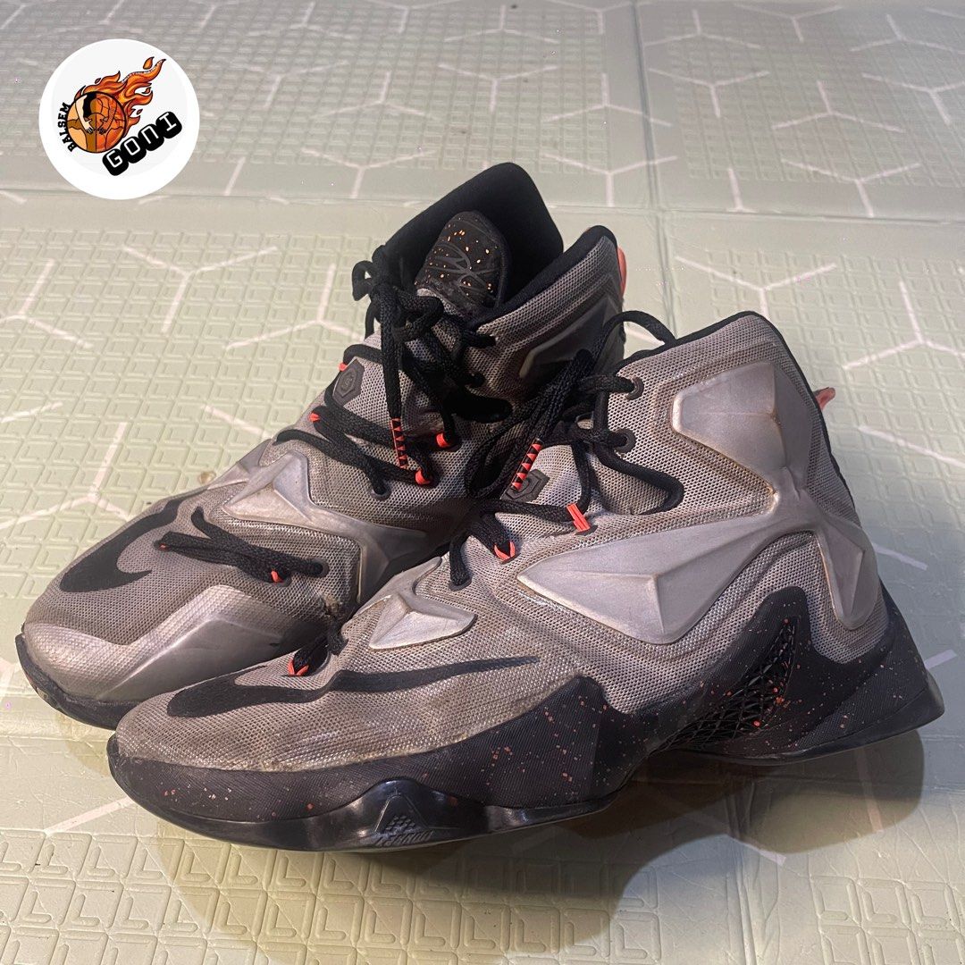 Nike lebron 13 lava size 42 5 ada minus Fesyen Pria Sepatu Sneakers di Carousell