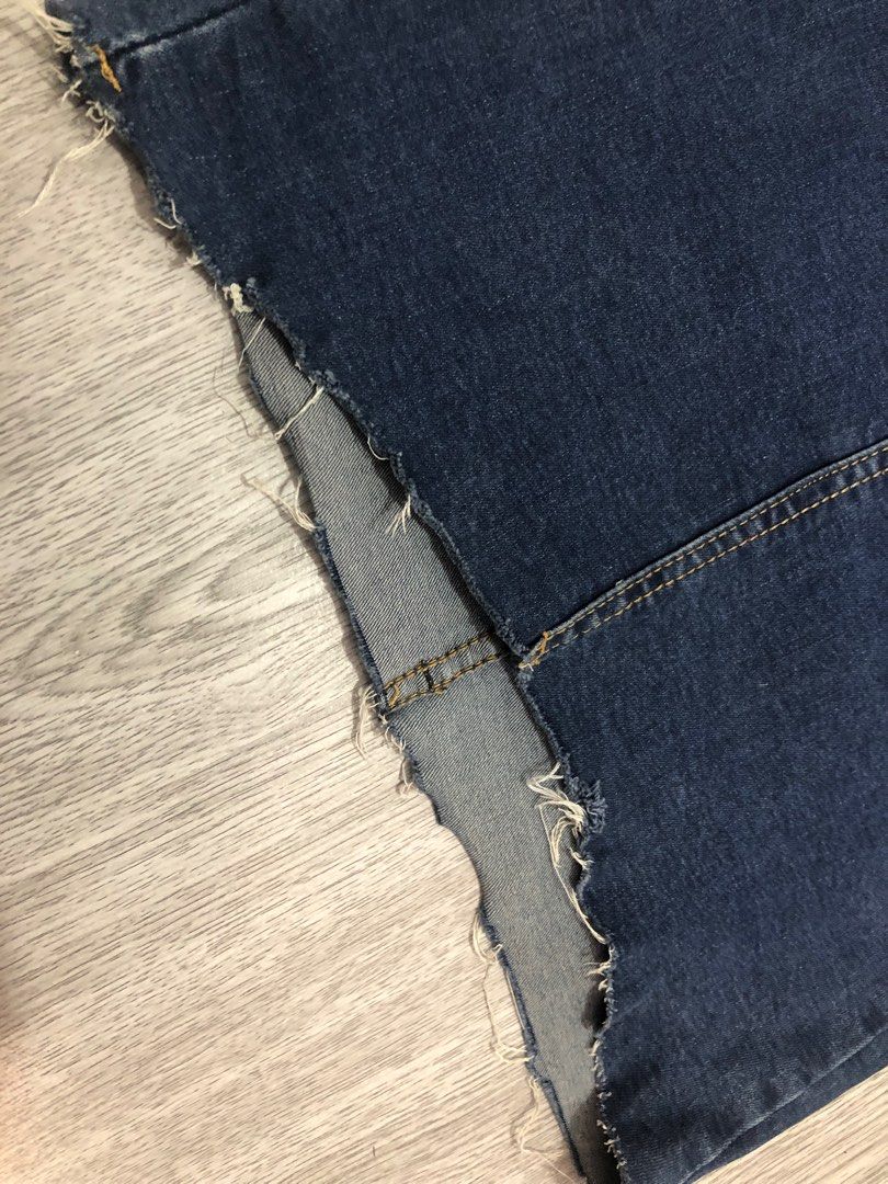 Plain tattered blue denim skirt (Category: Skirts) located in Caloocan City. Submitted by justczy (Listing ID 1315525189, Image 2). Description: Good for XS Lenght 17 Waistline 24inch .