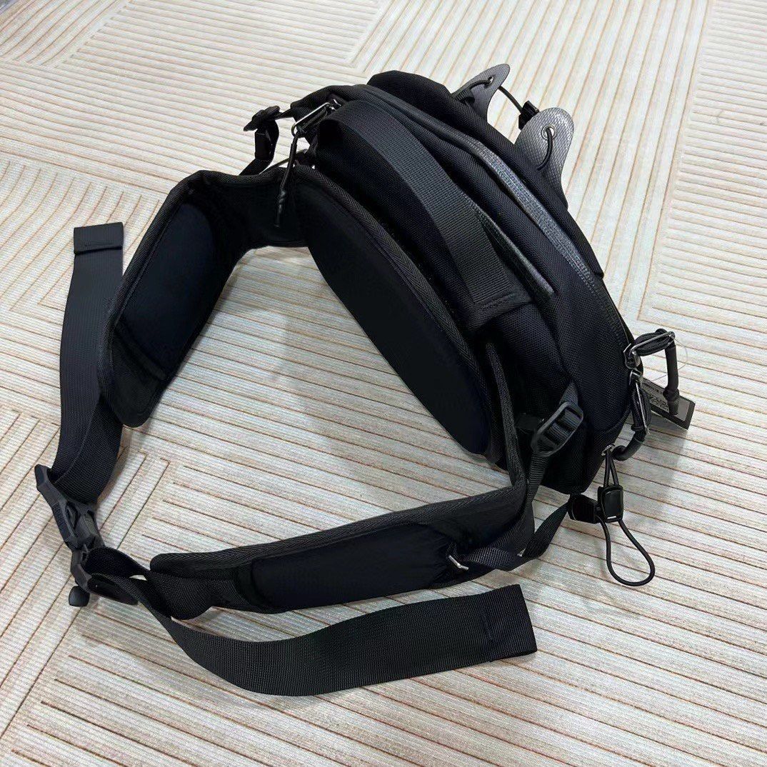 Q5 waist pack ARC'TERYX System A聯名挎包, 男裝, 袋, 小袋 Q5 waist pack ARC'TERYX System A聯名挎包, 男裝, 袋, 小袋