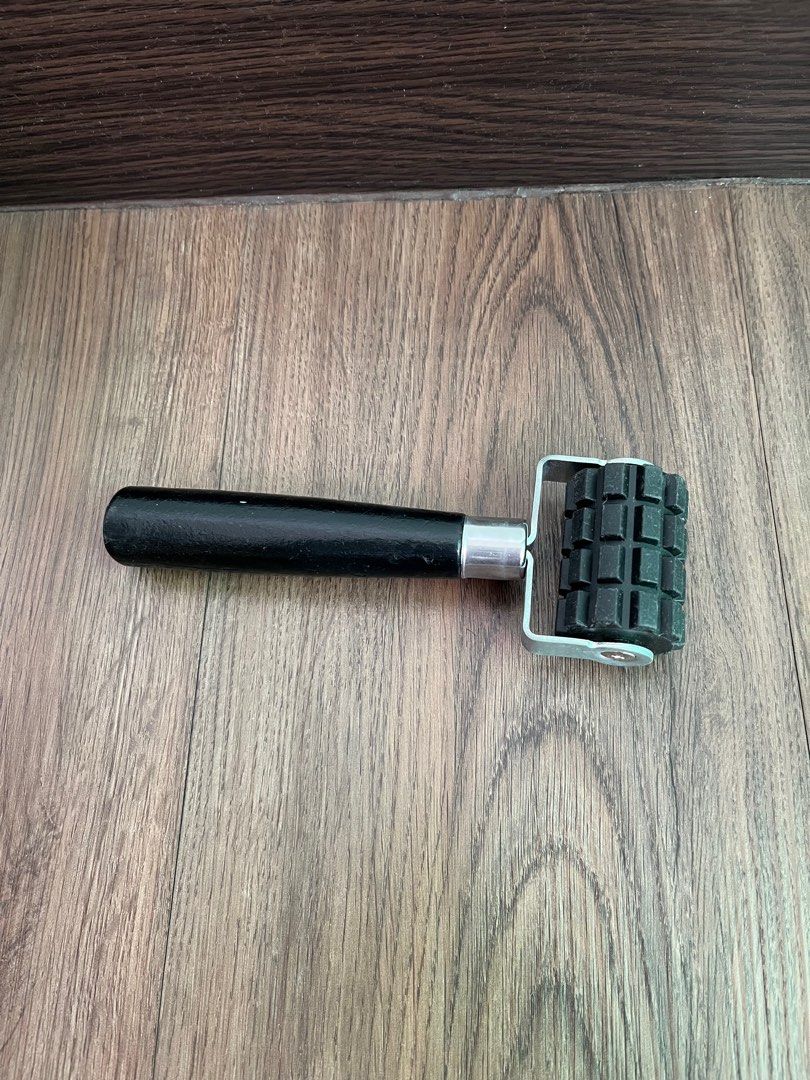 Roller tools (Category: Home Improvement Tools & Accessories) located in Kuala Lumpur. Submitted by jsjs28 (Listing ID 1315514683, Image 1). Description: .