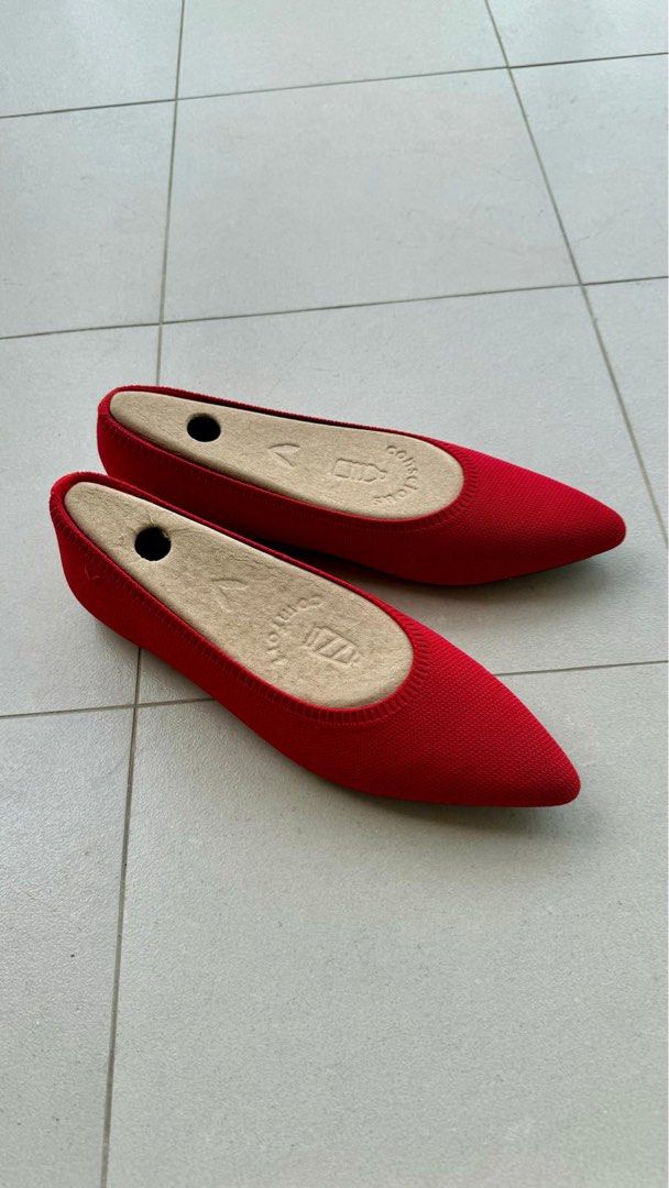 Ruby red shoes (Category: Flats) located in Singapore. Submitted by flyingczechman (Listing ID 1315558070, Image 1). Description: Never worn. Size EUR 42.