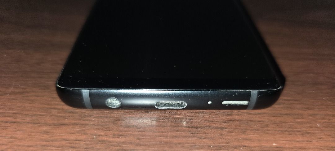 Samsung s9 plus (Category: Samsung) located in Makati City. Submitted by michaelbryant (Listing ID 1315527109, Image 3). Description: Samsung s9 plus 64gb Comes with the original box, USB connector, original charger (no cable) Condition 9/10 (see photos) RFS: Upgrade.