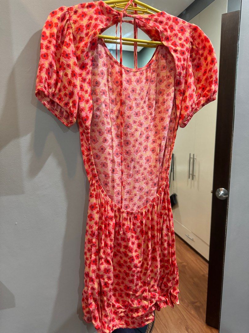 Stradivarius Floral Backless Dress (Category: Dresses) located in San Fernando. Submitted by gelsdzn (Listing ID 1315593150, Image 2). Description: •Size: L • Used once • Can do meetups around Pampanga area • Shipping via LBC or J&T.