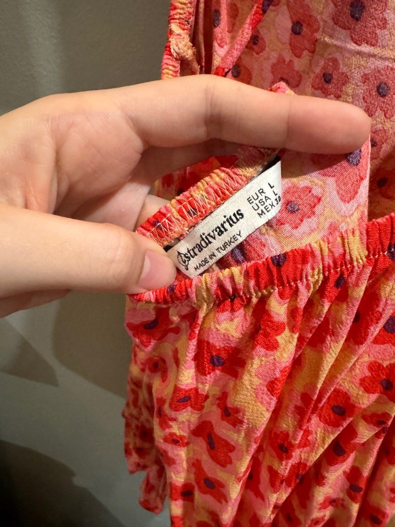 Stradivarius Floral Backless Dress (Category: Dresses) located in San Fernando. Submitted by gelsdzn (Listing ID 1315593150, Image 3). Description: •Size: L • Used once • Can do meetups around Pampanga area • Shipping via LBC or J&T.