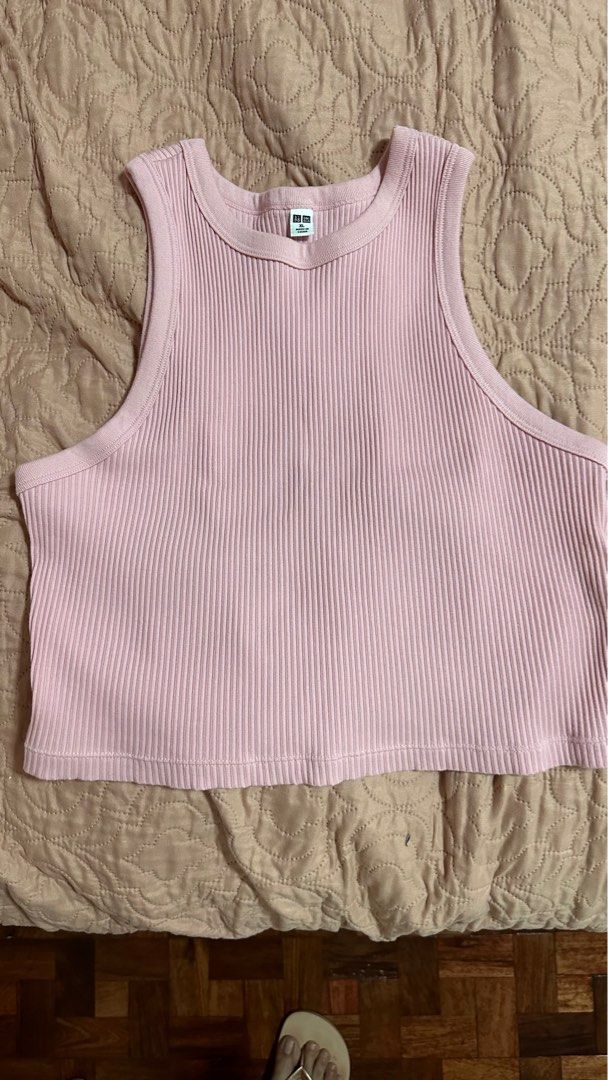 PLUS SIZE Uniqlo pink crop top (Category: Sleeveless) located in Paranaque City. Submitted by caufl.clothes (Listing ID 1315579137, Image 1). Description: .