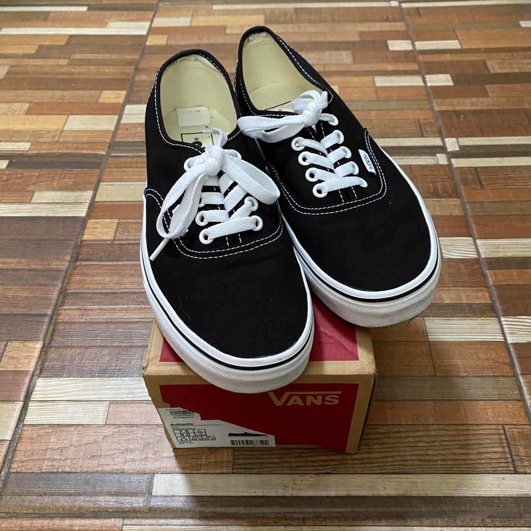 Vans Authentic Black (Category: Sneakers) located in Valenzuela. Submitted by finslzr (Listing ID 1315622893, Image 1). Description: 👟 OP: PHP 3,498 👟 Used once (as good as new) 👟 Unisex 👟 US Women Size 9/US Men Size 7.5 👟 Box Included 👟 RFS: Decluttering 👟 Negotiable Price.