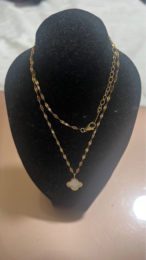 VCA two way white and black chain and pendant (Category: Necklaces) located in Makati City. Submitted by penelope0113 (Listing ID 1315684896, Image 1). Description: VCA two way white and black chain and pendant 16-18" chain gold plated White and black deaign.