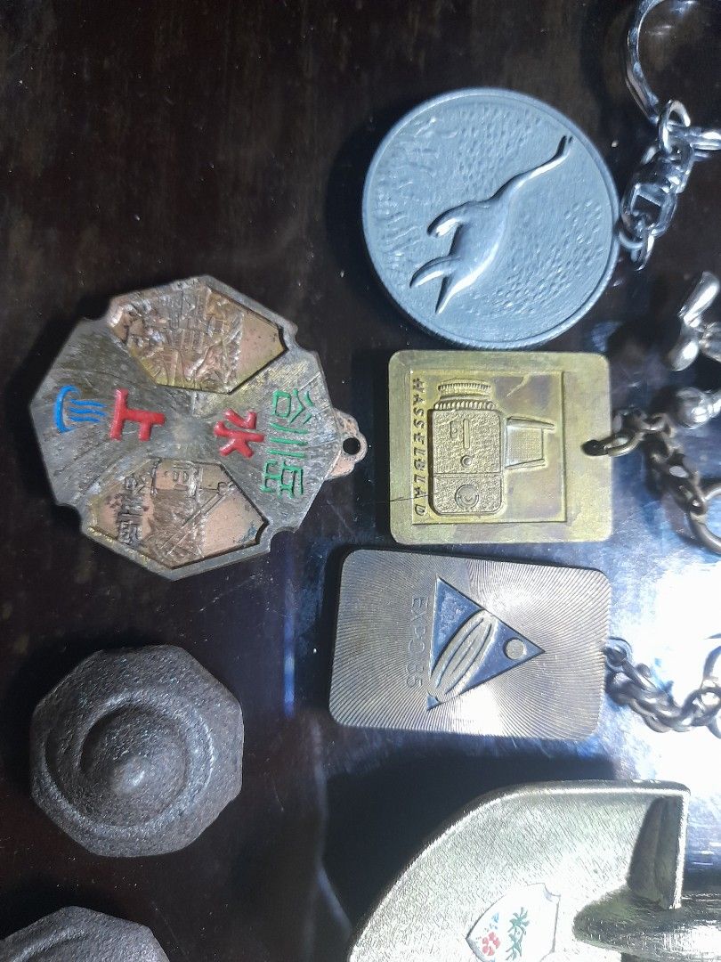 Vintage collectibles (Category: Vintage Collectibles) located in Caloocan City. Submitted by rpn90 (Listing ID 1315659200, Image 3). Description: for sale vintage collectibles keychains etc 650 pesos all in meetups monumento lbc cop or lalamlove pay service item loc navotas city.
