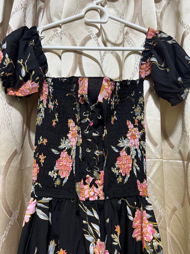 XS-S Puffed Midi Dress (Category: Dresses) located in San Mateo. Submitted by cjsamson (Listing ID 1315628696, Image 2). Description: Flattering.
