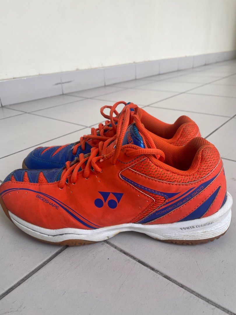 yonex power cushion 300 shoes