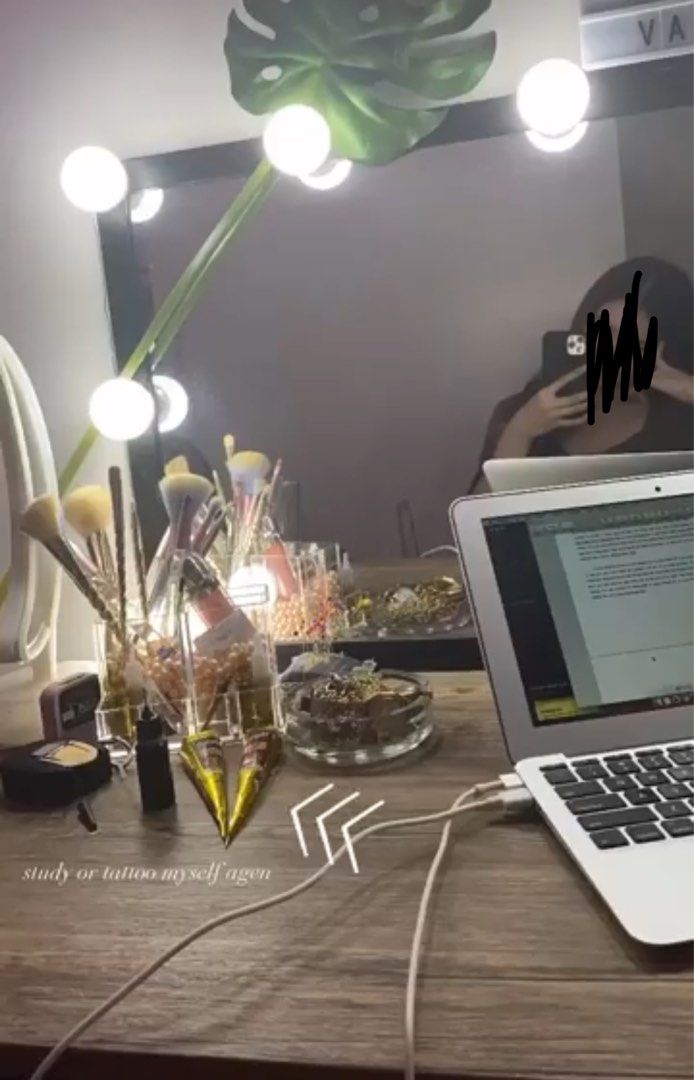 Acrylic Brush and make up holder organizer (Category: Makeup) located in Pasay City. Submitted by lasierea (Listing ID 1315887254, Image 3). Description: Free na yung pearls (bought it separately kasi) Pics of how it looks on the table are on thr 2nd and 3rd. Super cute irl .