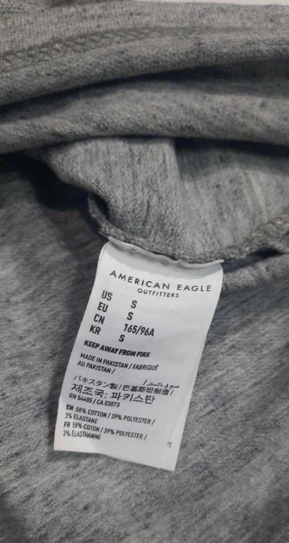 American Eagle Grey S (slim fit) Polo shirt (Category: Tshirts & Polo Shirts ) located in Floridablanca. Submitted by bugsshop (Listing ID 1315805521, Image 3). Description: -100% Original -Still in good condition 9/10 Dimension: -Size small -46 cm width -70cm lenght.